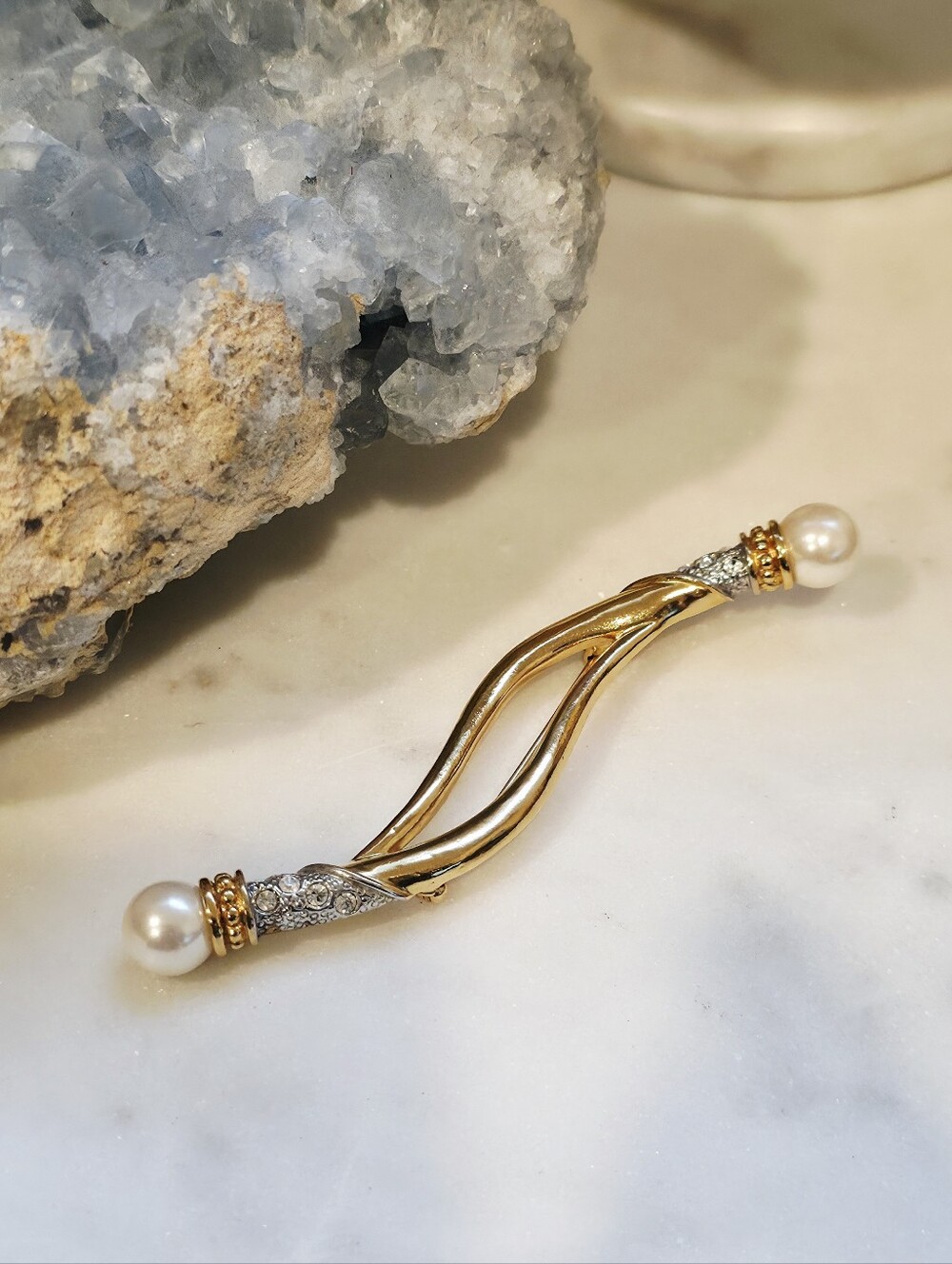 Vintage Avon Faux Pearl & Rhinestone Ribbon Brooch